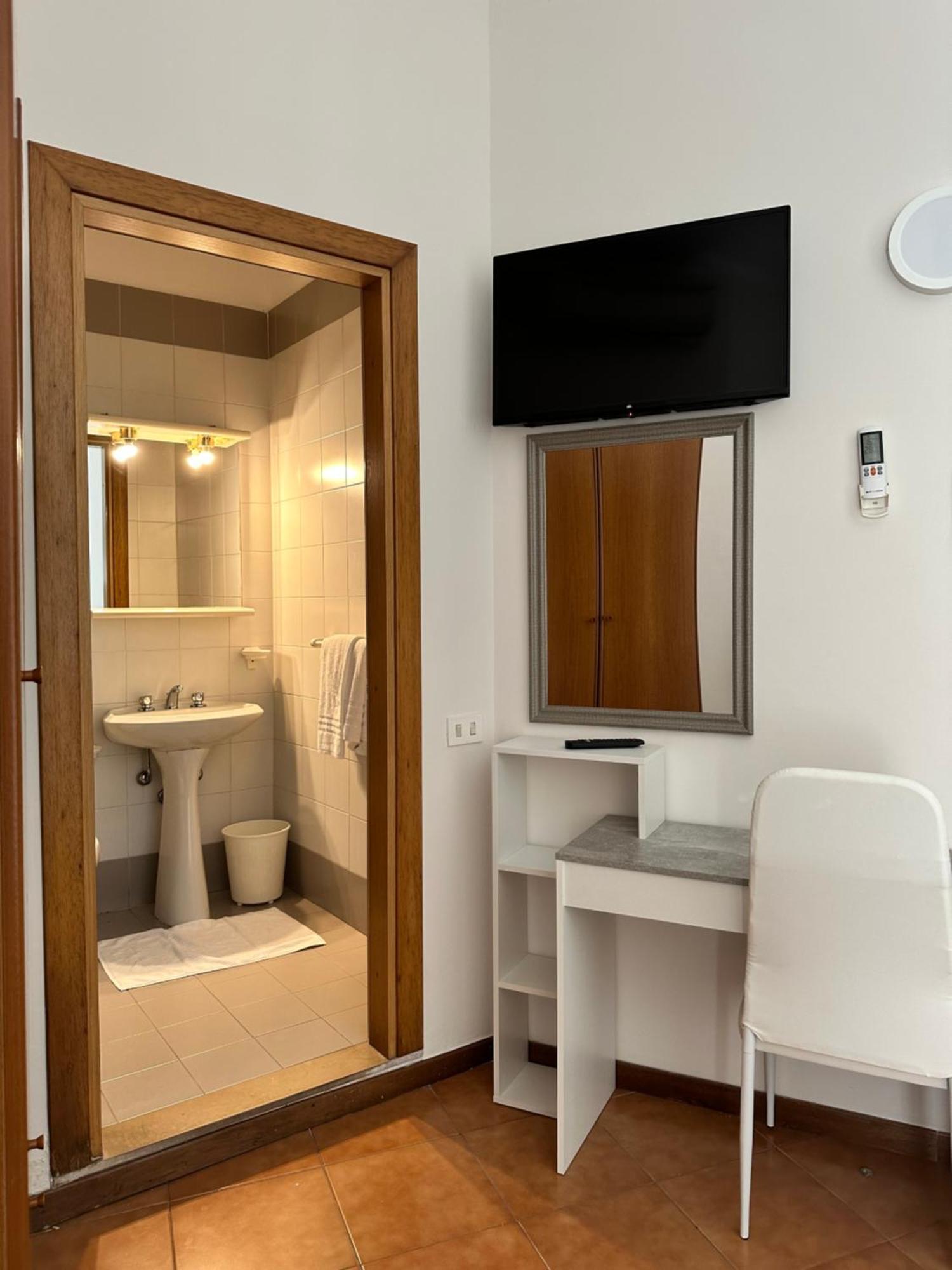 Oasi Santa Rosa Hotel Rome Bagian luar foto